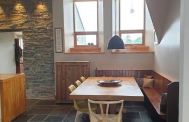 Exceptional 4 bed converted church with hot tub - Photo 8