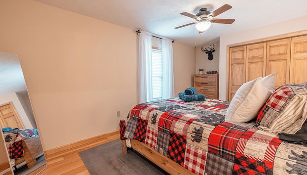 NEW Large Group Summer Getaway W/hot Tub + Game Room! - Foto 3, Quarto