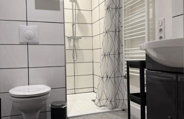 Rez de Jardin Terrasse Literie Haut de gamme Proche Gare et Hyper Centre - Foto 7