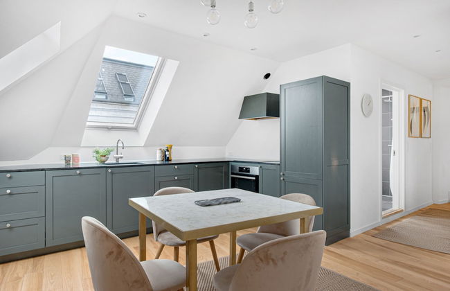 Sanders Regent Adorable 1 Bdr Apt w Terrace - Photo 12