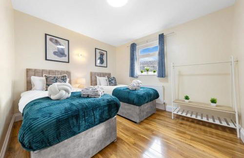 Lovely 4-BR Home In Leyton - Sleeps 14, Near Tube, Arcade, 100inchTV - Foto 17