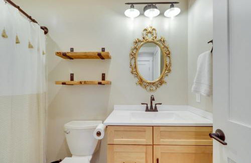 Modern Lakeside Cabin with Mountain Views and Hot Tub! - Foto 12