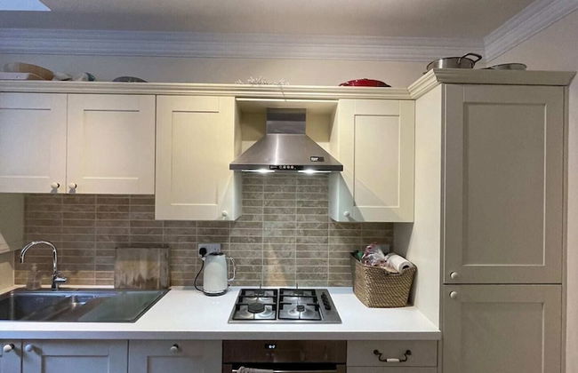 Chic Victorian Flat in Private Estate - Mile End! - Foto 7