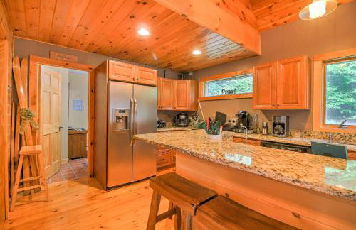 Mt Snow Home with Privacy Hot Tub Firepit - Foto 33