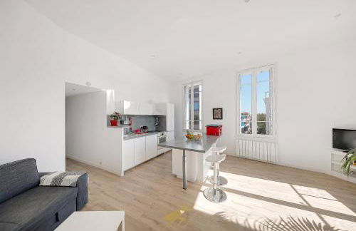 Grand T2 Hausmannien face à la Gare Hyères - THD Fibre - Park Proche - Clim - Foto 8