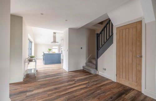 FAMILY FRIENDLY ESCAPE IN ETON, COUNTRYSIDE VIEWS with Hot Tub - By Tempstay - Foto 15