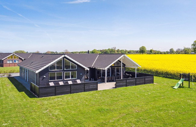 Luxury Beach House With Pool - By Traum Ferienwohnungen - Photo 1