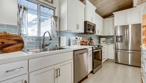 Clear Lake Gem on Canal with Dock Dogs Welcome! - Foto 2