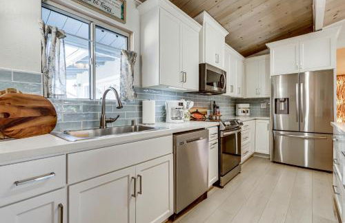 Clear Lake Gem on Canal with Dock Dogs Welcome! - Foto 2