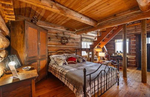 Quiet Log Cabin • Gazebo • Near River & Trails - Foto 1