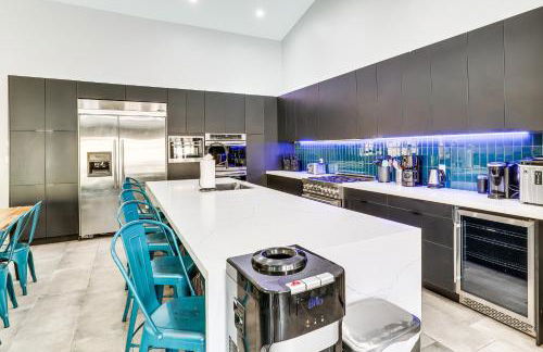 4,300-Sq-Ft Villa in West Vegas with Pool and Games! - Foto 8