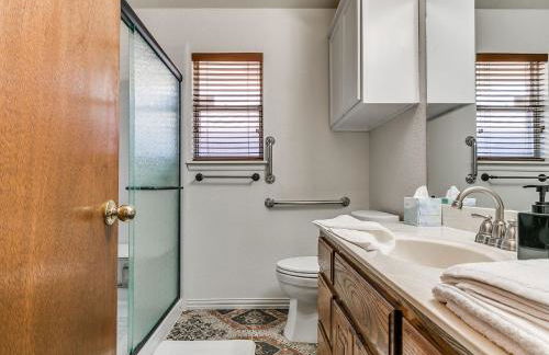 Sleek 4BR OKC Stay by StayLage - Photo 54