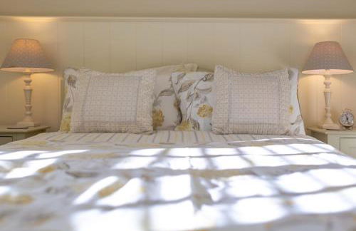 Jasmine Cottage - 2 Bedroom in Heart of Bourton! - Photo 90