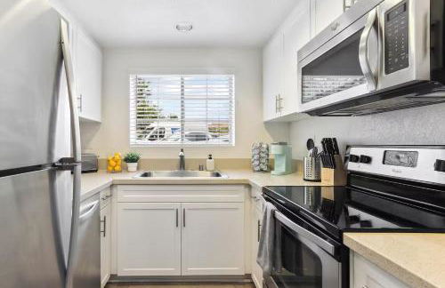 Stylish 1BR with KING Bed, Pool, Jacuzzi & Gym, Free Parking, Near UCSD - Foto 9