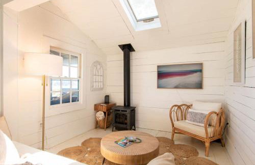 Seaside Retreat w Private Beach Landing - Foto 9