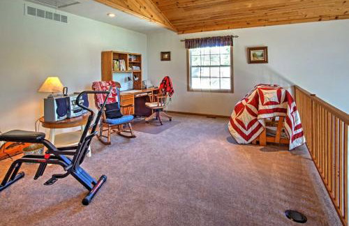 Waterfront Vandalia House with Dock on Donnell Lake! - Foto 11