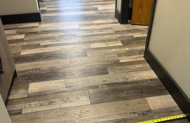 Dragonfly loft, hot tub, river views - Photo 3