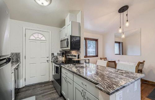 Vaulted Ceilings, Natural Light Apt near Olde Town - Foto 31