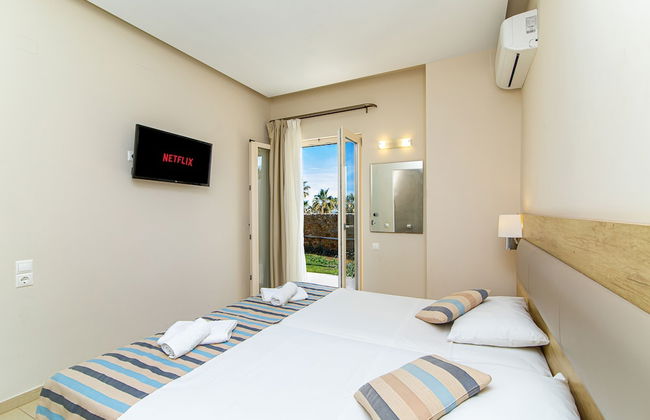 Theo Star Beach Hotel - Photo 4