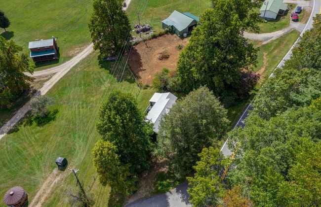 Moonshiner's Cabin Minutes From Two Wheels! - Foto 26