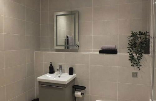 Entire Prestige Apartment in Poole Quay - Free Parking, Fast WiFi, Smart TV & Netflix - Foto 23