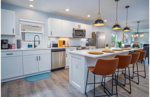 Spacious Delightful 4 BR/ 3 BA Close to Downtown - Foto 18