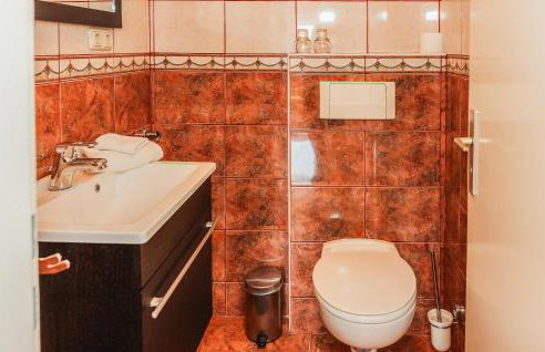 Beautiful Home In Dugo Selo With Wifi - Foto 42