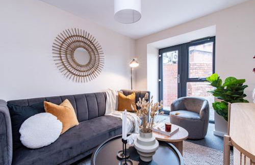 2 bedroom flat by Eccles Station with communal rooftop garden - Foto 1