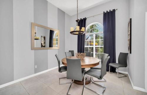 New 5 bedroom Disney Sanctuary - Photo 13