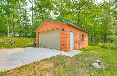 Four-Season Lake Cabin with Canoe and Paddle Boat! - Foto 33