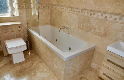 Deluxe 4 5 Bed Hot Tub Cinema Room 15 - Photo 46