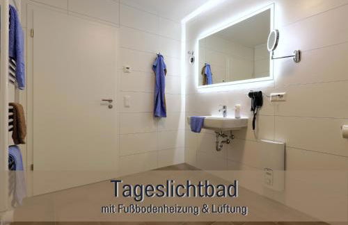 Ferienhaus Höckelheim - FeWo Blaue Lagune - neu, modern & geräumig - 100 qm - 3 Schlafzimmer - bis 6 Gäste, Babies reisen gratis - Garten, Grill & Terrasse - Fußbodenheizung - Smart-TV - Küche mit Backofen, Spülmaschine & Toaster - nahe Göttingen - Foto 8