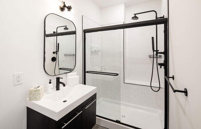 Sosuite Corner 1BR Apt w W D Desk - Photo 4