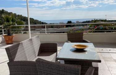 Entire villa with pool, ocean & mountain views - Foto 21