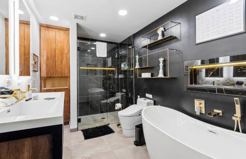 Stunning Carrollton Castle with 4 Bedrooms + Pool + Media Room - Foto 30