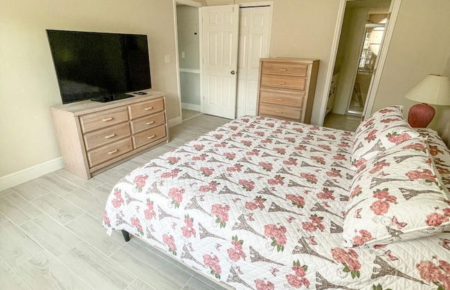 Three Bedroom Apartment #6 -- 5012 LBC -- Vusa Three Bedroom Condo Apartment - Foto 4