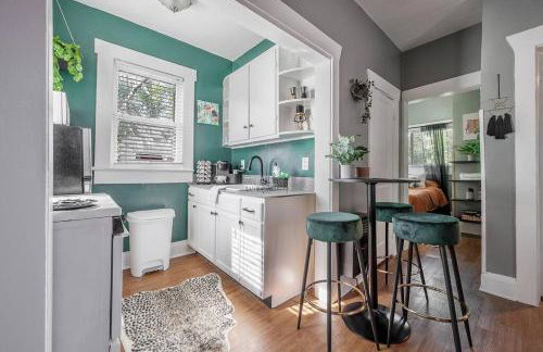 Jungle Themed Apt. Close to Coffee, Food + Shops! - Foto 4