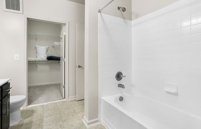 DC Charm in Crystal Apartments - Foto 75