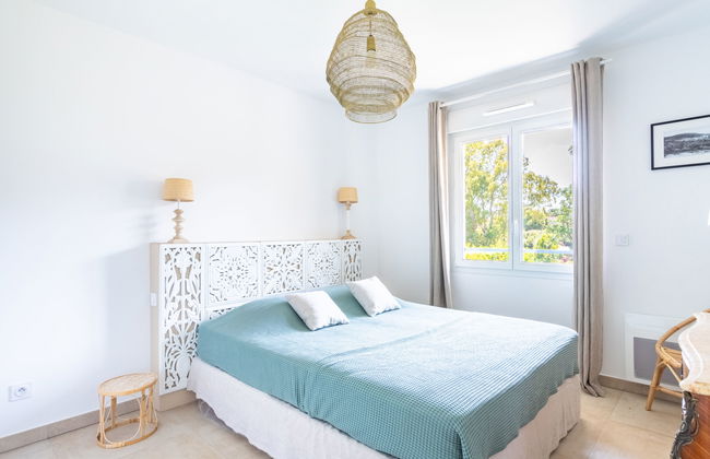 2 bedroom Apartment in Bormes-les-Mimosas with swimming pool and garden - Photo 9