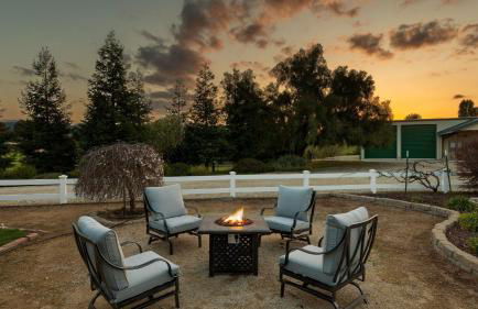 4.5 Acre Secluded Ranch w Panoramic Views • Fire Pit Olive Ranch by AvantStay - Foto 66