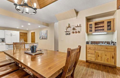 Sensational Burning Tree 4 bed 3 bath Retreat in the Country Club - Photo 15