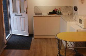 Self Contained, Double Bed Studio, private kitchen, private Bath, Walking distance to Harry Potter - Foto 61