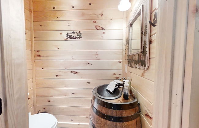 Lazy Bear Lodge 5 Bedroom Cabin by RedAwning - Photo 54