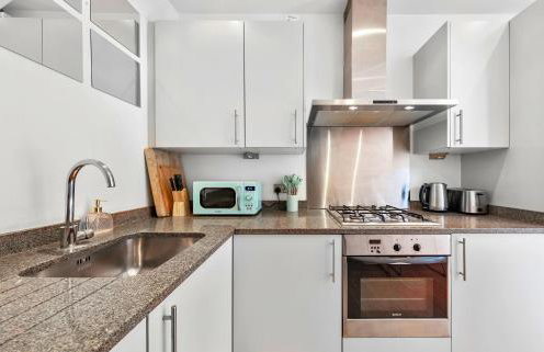 INTERIOR-DESIGN Apartment with HUGE Terrace - Photo 28