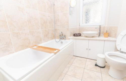 Riverview Upper Apartment - Foto 21