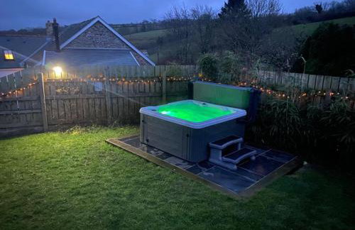 Luxury Farmhouse Retreat with Private Hot Tub & EV - Foto 54