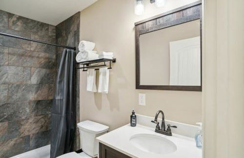 Hickory Hideaway Pet-Friendly Haven with Fire Pit! - Foto 15