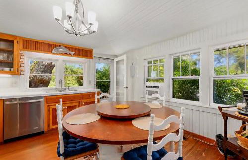 Historic Old Oak Cottage-Great water views! - Foto 43