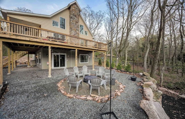 Bear Creek Bliss by Avantstay Sleeps 16 + Game Room, Deck, Fire Pit! - Foto 41
