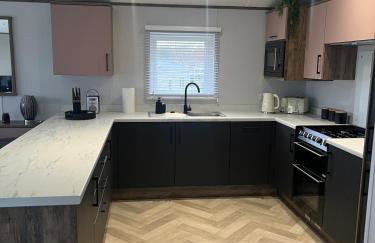 NEW 2025 Modern 3Bedrooms Lodge Walk to Beach - Foto 30